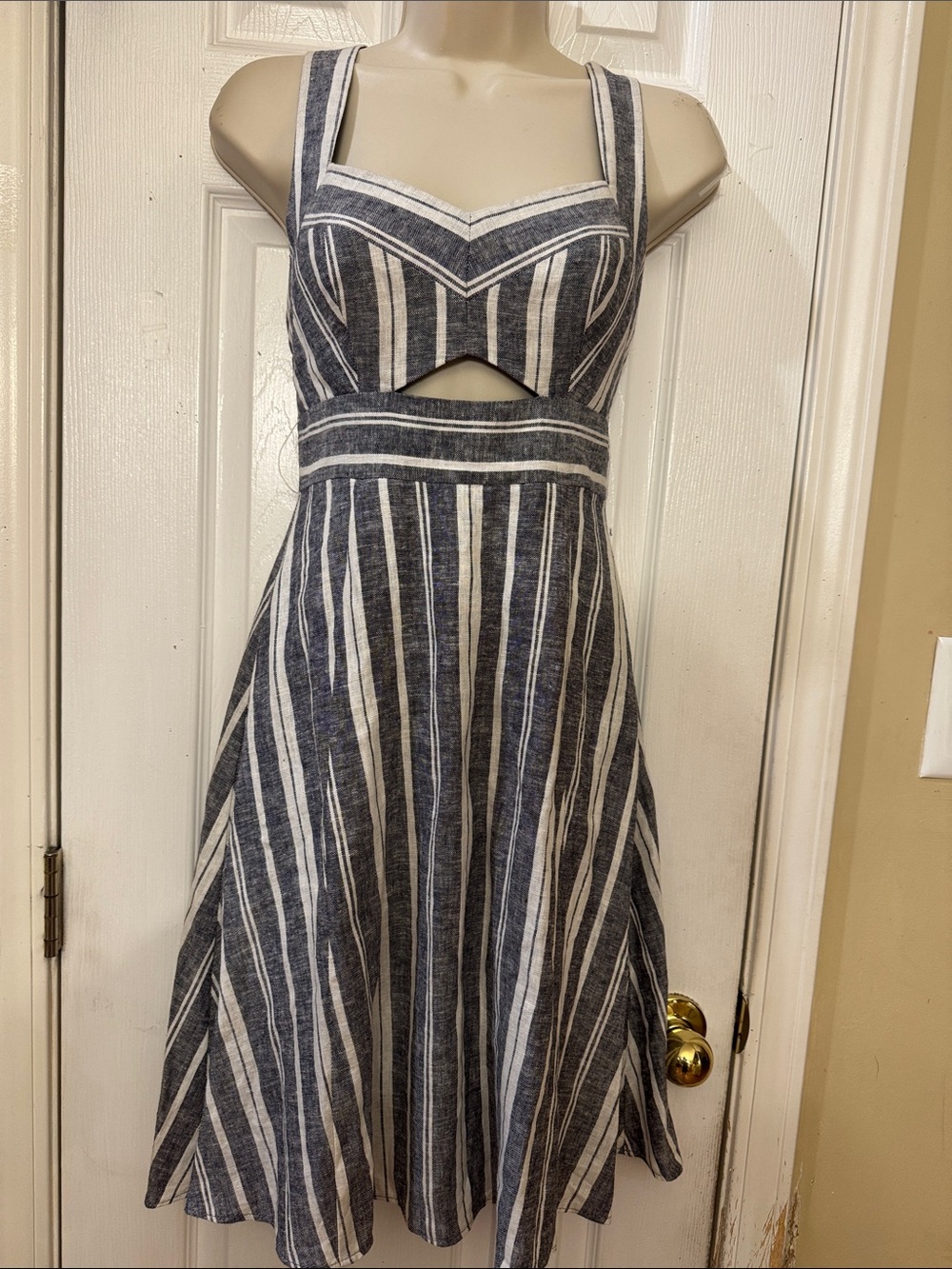 NWOT BCBG MaxAzria Cut-out Linen Halter Midi Dress - XS / 0Tea Sundress Striped